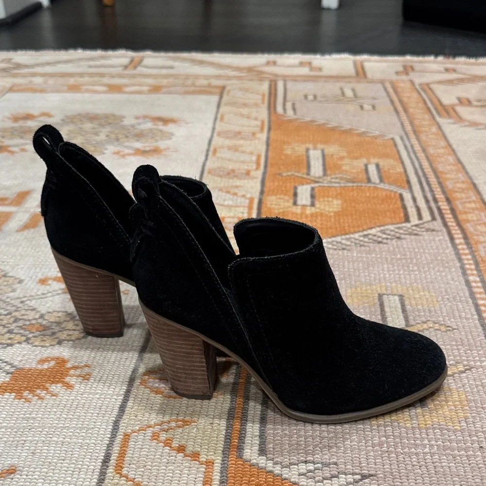 Elegant Black Vince Camuto Suede Ankle Boots - Picture 2 of 5